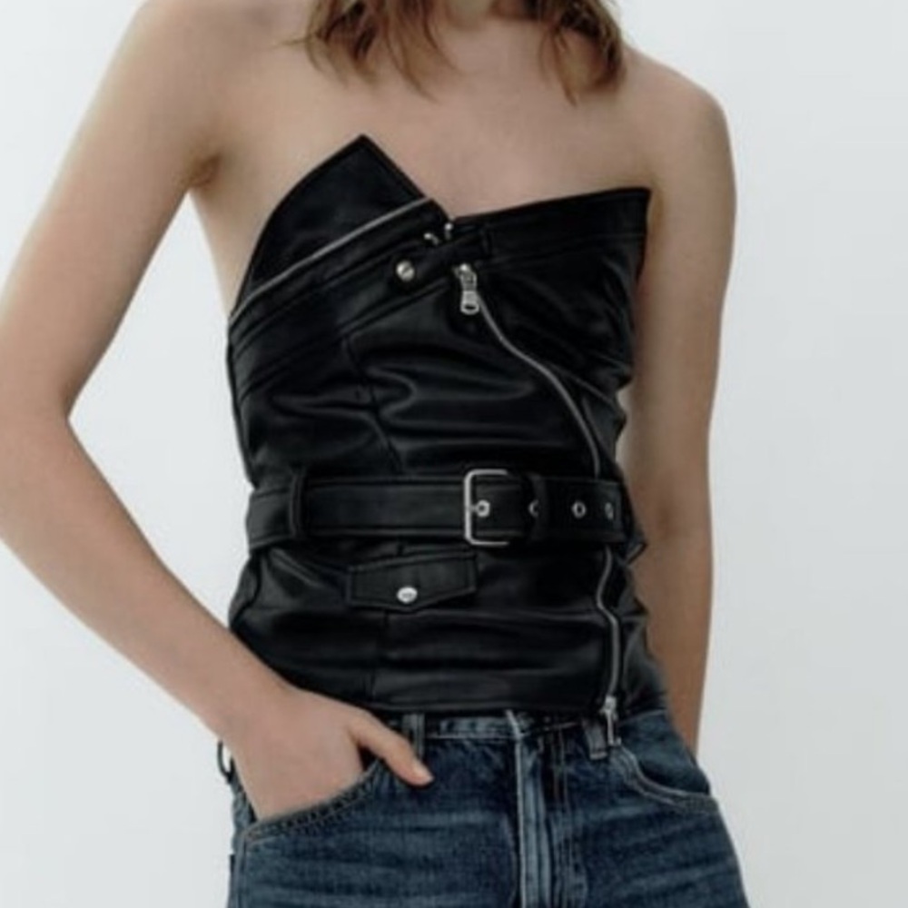 Zara ASYMMETRIC FAUX LEATHER
BLACK BUCKLE TOP